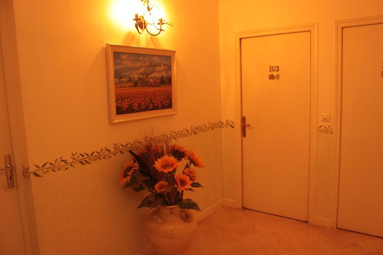 Le Concorde Hotel Aix-en-Provence Kamer foto
